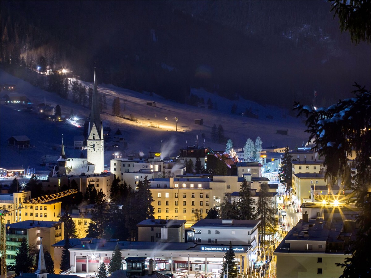 Davos bei Nacht im Winter