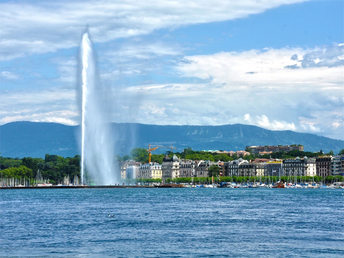 Jet d'Eau water fountain in Geneva