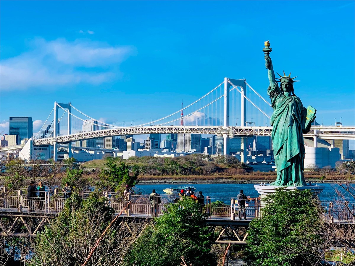 Statue of Liberty and Rainbow Bridge in Tokyo